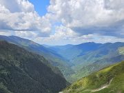 Județul Hunedoara: O șosea modernă se construiește prin defileul superb din Retezat. Aici era cândva cel mai sălbatic loc din România