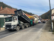 Continuă asfaltările pe Drumul Național 17, în Pasul Tihuța