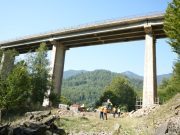 Județul Buzău: reparații curente la Pod pe DN10, peste Valea Grămătic, la Lunca Jariștei. Constructorul este renumita firmă de reparații poduri – Luconsa BM SRL Galați.