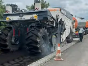 Județul Timiș: așternerea de mixturi asfaltice pe sectorul reciclat, de pe DN 57, Lățunaș