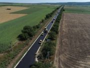 Au început lucrările de așternere a stratului de uzură în zona satului Onești, raionul Hîncești, pe drumul R33 Hîncești – Lăpușna – M1.