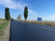 Județul Bacău: așternerea unui nou covor asfaltic pe un sector al DN 2(E 85)