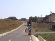 Județul Iași: au început lucrările de lărgire a străzii Cornești din satul Valea Adâncă, comuna Miroslava.