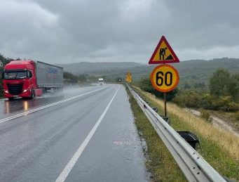 DRDP Timișoara: sunt executate lucrări pentru stabilizarea versantului pe Varianta Ocolitoare Domașnea.