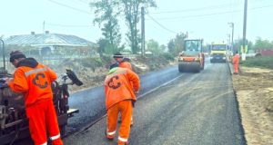 Județul Galați: asfalt nou pe drumul județean DJ 240, la Negrilești