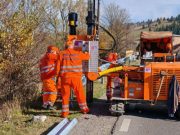 Județul Brașov: este înlocuit parapetul de siguranță deteriorat de pe DN-uri