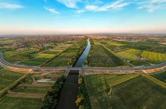 Astăzi a fost semnat contractul pentru construcția Drumului Expres Oar – Satu Mare care va asigura inclusiv legătura cu frontiera dintre România și Ungaria!