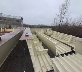 În Șantierul „Podului de Flori” peste Prut, de la Ungheni, au sosit primele elemente de tablier metalic.
