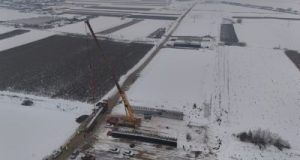 Moment istoric pe Autostrada „Unirii”: au fost montate primele grinzi, pe lotul Târgu Mureș – Miercurea Nirajului!