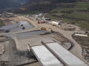 Asocierea de constructori turci (Mapa-Cenghiz) lucrează în șantier, 24 de ore din 24, cu 500 de muncitori și 150 de utilaje!