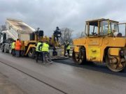 Județul Neamț: echipele Drupo Neamț au reparat podul de la Roznov și au așternut pe el un covor asfaltic.