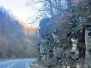 Avertizare privind riscul de căderi de pietre și material lemnos pe DN 67C (Transalpina), sectorul cuprins între zona Curpăt și municipiul Sebeș