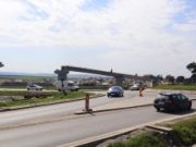 Vor fi montate ultimele două grinzi ale pasarelei pentru bicicliști peste șoseaua de centură (DN 28D), la Miroslava