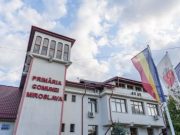 Continuă lucrările de asfaltare a străzilor din comuna Miroslava.