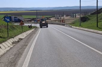 Județul Neamț: șantierul autostrăzii A7 impune restricții pe drumul județean DJ157, în zona intrării/ieșirii din localitatea Trifești spre localitatea Horia