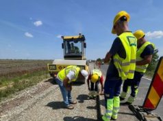 DRDP Timișoara: între Timișoara și Săcălaz, pe DN 59A, continuă lucrările de refacere a fundației drumului și stabilizarea structurii rutiere.