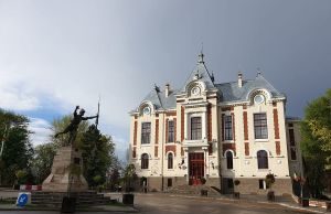 Municipiul Dorohoi modernizează străzile, dar gropile persistă pe străzile secundare