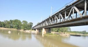A fost emisă Autorizația de Construcție și încep lucrările la construcţia noului pod rutier de la Cosmești