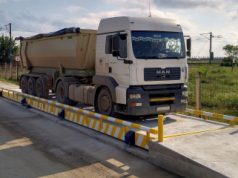 O problemă cunoscută, ignorată ani la rând: camioanele supraîncărcate și statul care se face că nu vede cine „rupe” drumurile!