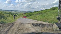 Au început lucrările de refacere a drumurilor care fac legătura dintre satele comunei Miroslava cu zona Mall Moldova