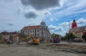 În municipiul Oradea, pe axa Magheru – Republicii, șantierul este vizibil la nivelul întregului bulevard.