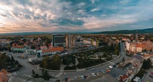 Județul Covasna: orașul Covasna investește în modernizarea infrastructurii rutiere