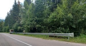 Județul Neamț: sunt montate parapete metalice pe drumurile județene.