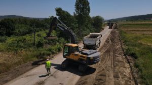 Județul Mehedinți: au început lucrările de modernizare a drumului județean DJ 671E, pe tronsonul Pârvulești – Căzănești