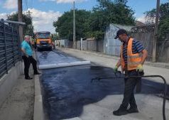 Municipiul Bârlad: au fost asfaltate încă două străzi în cartierul Podeni: strada Păcii și strada Elena Doamna.