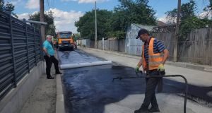 Municipiul Bârlad: au fost asfaltate încă două străzi în cartierul Podeni: strada Păcii și strada Elena Doamna.