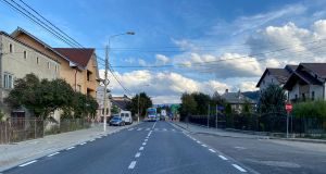 Municipiul Vatra Dornei finalizează un nou proiect de modernizare a infrastructurii rutiere.