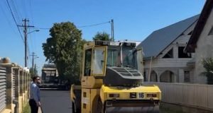 Asfaltările avansează în ritm susținut la Rădăuți. Zeci de străzi sunt modernizate prin investiții de peste 24 de milioane de lei