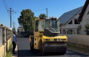 Asfaltările avansează în ritm susținut la Rădăuți. Zeci de străzi sunt modernizate prin investiții de peste 24 de milioane de lei