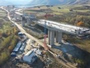 Autostrada Sibiu-Pitești (A1): a început lansarea tablierului metalic pe cel mai înalt viaduct din șantierul Secțiunii 2 (Boița – Cornetu)!