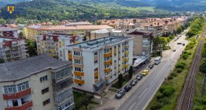 Orașul Comănești a reușit să construiască. Cum a transformat echipa lui Viorel Miron fondurile europene în investiții care se văd!