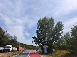 DRDP Timișoara: zone cu covor rutier de culoare roșie și afișaj electronic pentru informarea conducătorilor auto.