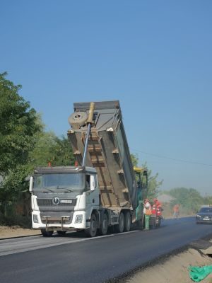 Județul Iași: după 20 de ani de așteptare, drumul spre Țuțora intră în modernizare.