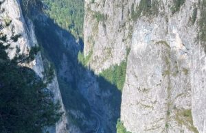O zi de vară la Cheile Bicazului și Lacul Roșu. Între plimbări, bărci și trasee prin Munții Hășmaș!