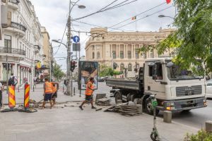 Municipiul București: au început lucrările de reparații a trotuarelor de pe Bd. Regina Elisabeta!