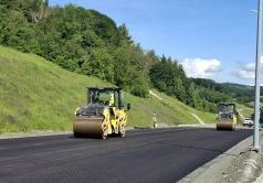 Autostrada Sibiu-Pitești (A1), secțiunea 4 (Tigveni – Curtea de Argeș): se așterne stratul asfaltic de uzură pe ultimii metri!