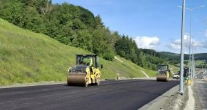 Autostrada Sibiu-Pitești (A1), secțiunea 4 (Tigveni – Curtea de Argeș): se așterne stratul asfaltic de uzură pe ultimii metri!