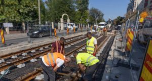 Municipiul București: lucrăm la foc continuu pentru modernizarea șinelor de tramvai de pe LOTUL 1.