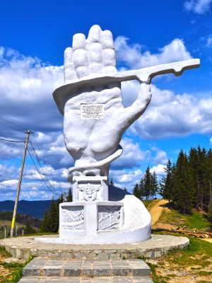 „Palma Drumarilor”, între istorie și controverse. Cum arăta monumentul la început și ce își amintește autorul său!