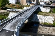 Județul Hunedoara: Primăria municipiului Brad a construit un nou pod peste Luncoi și Crișul Alb.
