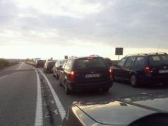 40 de minute câștigate evitând coloana de la Podu Iloaiei. Șoferii caută soluții, în timp ce Varianta de ocolire și Autostrada Unirii A8 întârzie nepermis