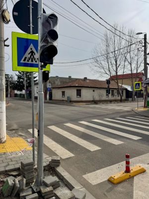 Au fost demarate lucrările de reabilitare a parcărilor de pe strada Năvodari, din municipiul Călărași