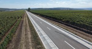 Viacons Rutier Huși, încă o lucrare importantă finalizată în județul Vaslui! Peste 5 kilometri din DJ 244D, modernizați și asfaltați la Bunești-Averești.