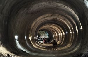 Pe șantierul A1 Margina – Holdea se lucrează în continuare în regim permanent la structura de rezistență a ambelor galerii ale Tunelului 2