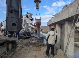 Ritm bun la lucrările de reparație capitală a podului peste râul Ciulucul Mic, situat în raionul Telenești
