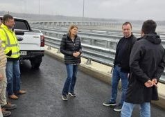 Autostrada Sibiu – Făgăraș (A13): a început montarea ultimului segment metalic la podul în arc de pe Tronsonul 3 (Arpașu de Jos – Sâmbăta de Sus)!